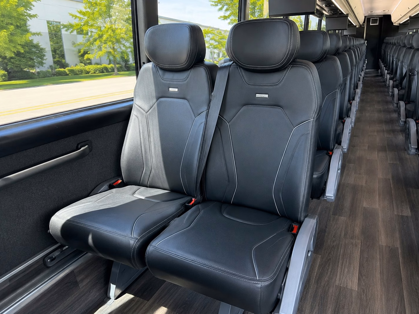 airport transfers and long distance guest shuttles for st clair shores weddings
