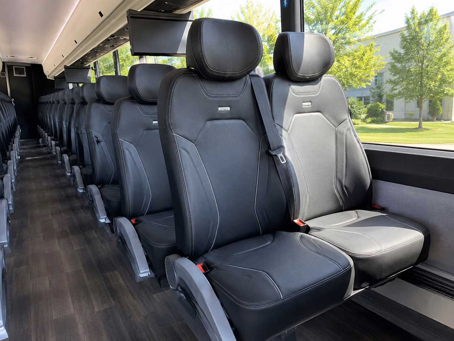 bridal party transportation in st clair shores that runs on your schedule