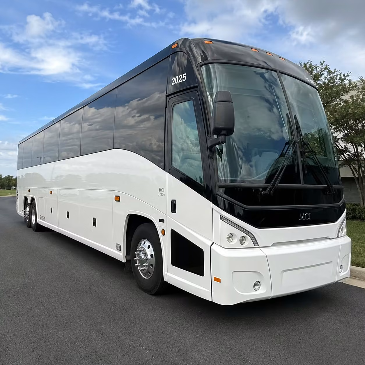 choosing the right bus size for your st clair shores concert group