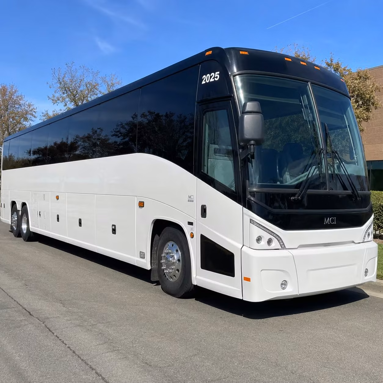 party bus rentals to pine knob music theatre and dte energy music theatre from st clair shores