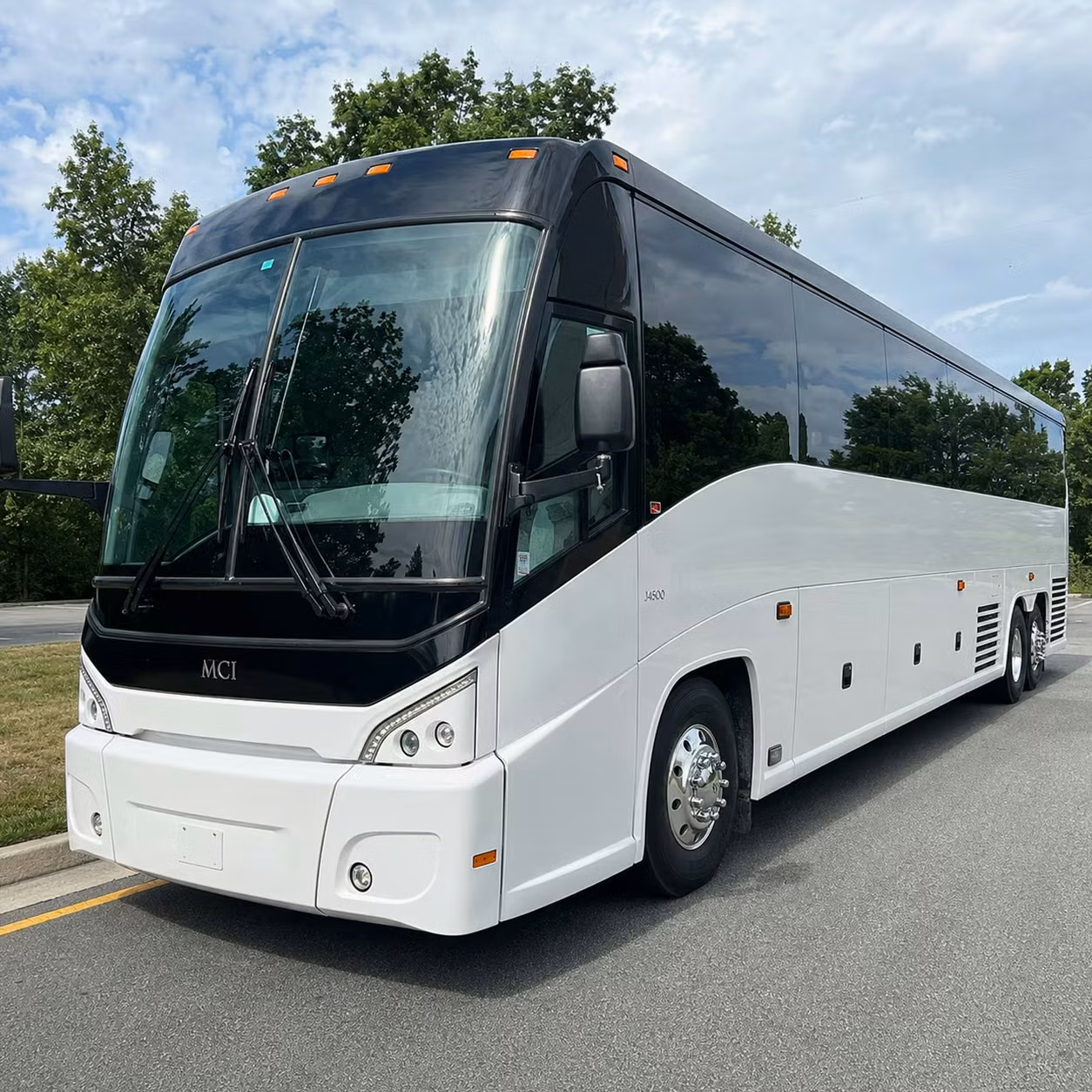 school and university groups in st clair shores rely on long distance charter buses